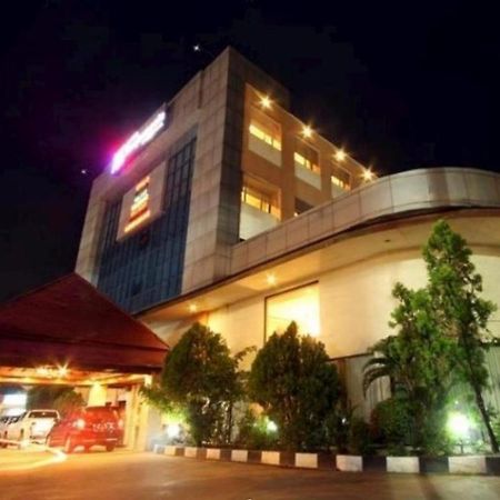 Hotel Banjarmasin International Buitenkant foto