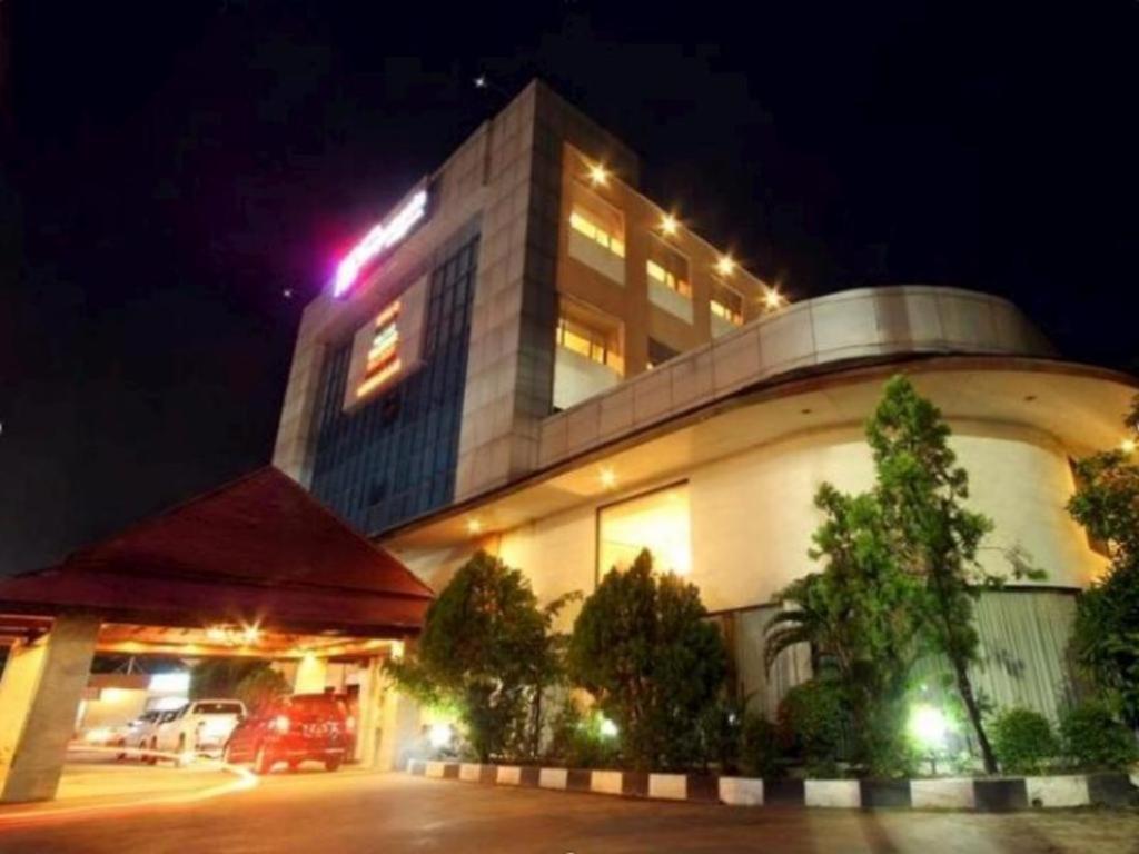 Hotel Banjarmasin International Buitenkant foto